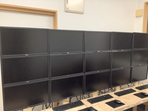 エクアド開発者(販売者)鳥羽谷英男氏の仕事部屋